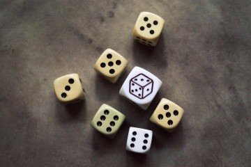 Conheça a história dos dados: do divino ao lazer