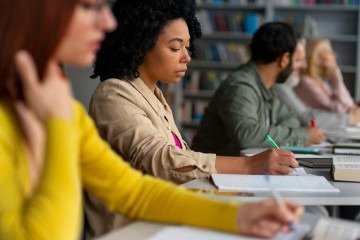Os cursos, de caráter eliminatório e classificatório, foram realizados entre os meses de abril e julho -  (crédito: Reprodução/Freepik)