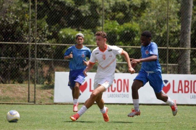 Henrique Bessa é um dos destaques do time sub-17 do Coimbra - (crédito: Foto: Divulgação Coimbra) Henrique Bessa é um dos destaques do time sub-17 do Coimbra - (crédito: Foto: Divulgação Coimbra)