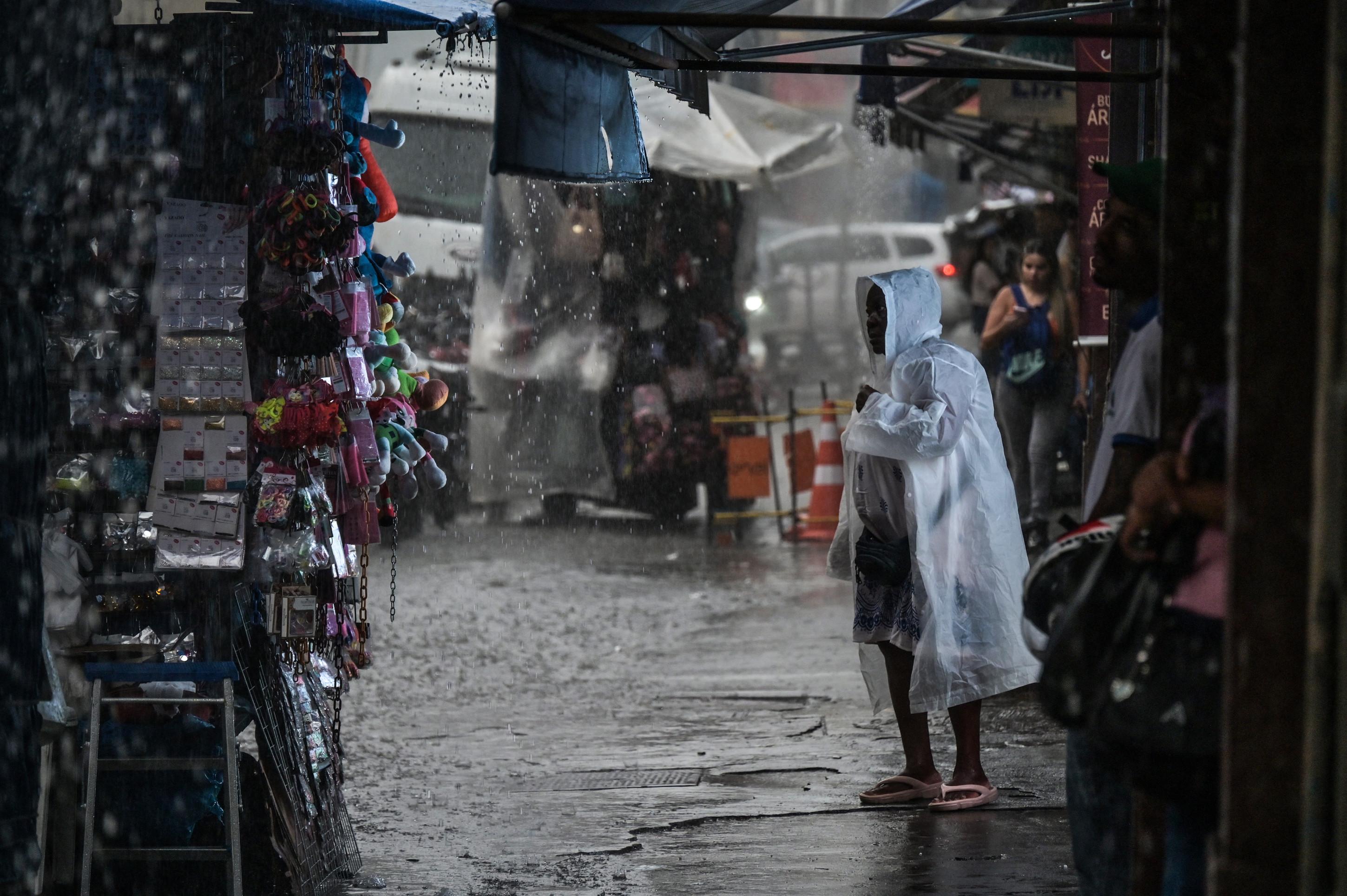 Inmet alerta para tempestade e vento forte em 13 estados; veja lista