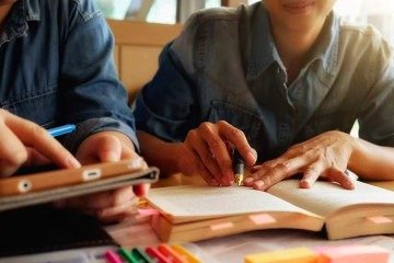 Baixa escolaridade segue associada à pobreza, à precariedade no mercado de trabalho e às desigualdades regionais -  (crédito: divulgação)