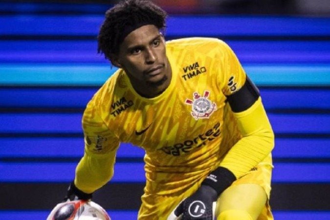 HUGO SOUZA - Contra as maiores expectativas, o goleiro teve que trabalhar bastante na partida. Foram duas defesas importantes, até o milagre no lance gol, na qual levou azar. Nota: 7,5 - Foto: Foto: Rebeca Reis/Ag.Paulistão