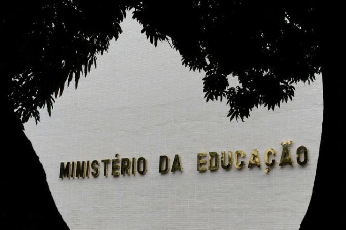 Em despacho, o ministro André Mendonça deu prazo de 10 dias para que a Presidência da República e o Ministério da Educação se manifestem sobre as alegações - (crédito: Flickr - Senado Federal) Em despacho, o ministro André Mendonça deu prazo de 10 dias para que a Presidência da República e o Ministério da Educação se manifestem sobre as alegações - (crédito: Flickr - Senado Federal)