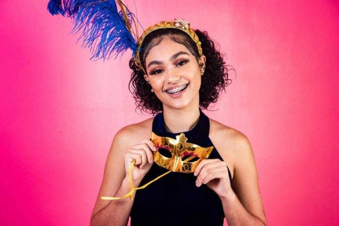 O Carnaval é perfeito para ousar e criar penteados divertidos e estilosos (Imagem: Bernardo Emanuelle | Shutterstock) -  (crédito: EdiCase)