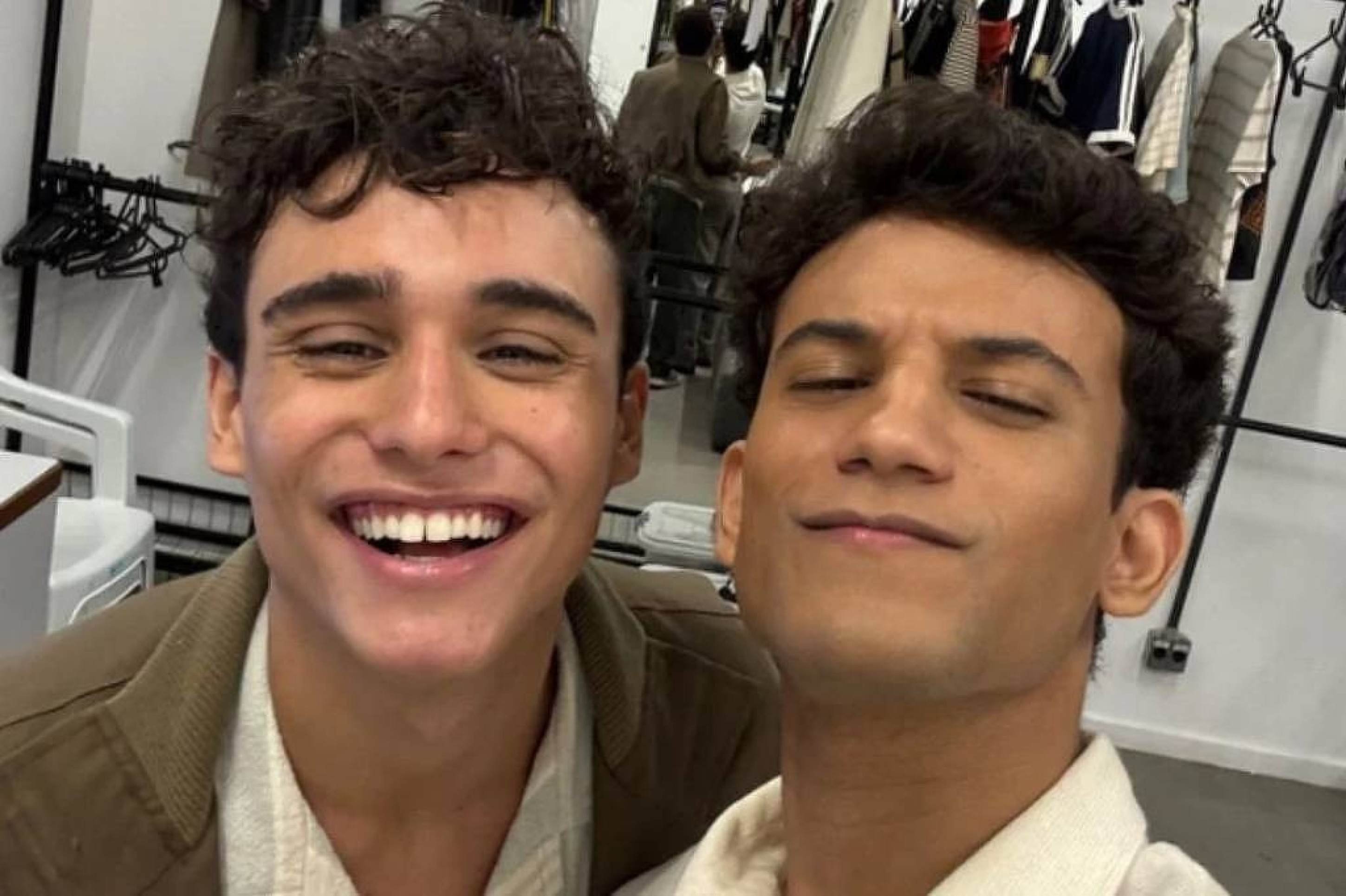 Pedro Goifman e Elvis Vittorio vivem Guto e Vinicius em "Garota do momento"