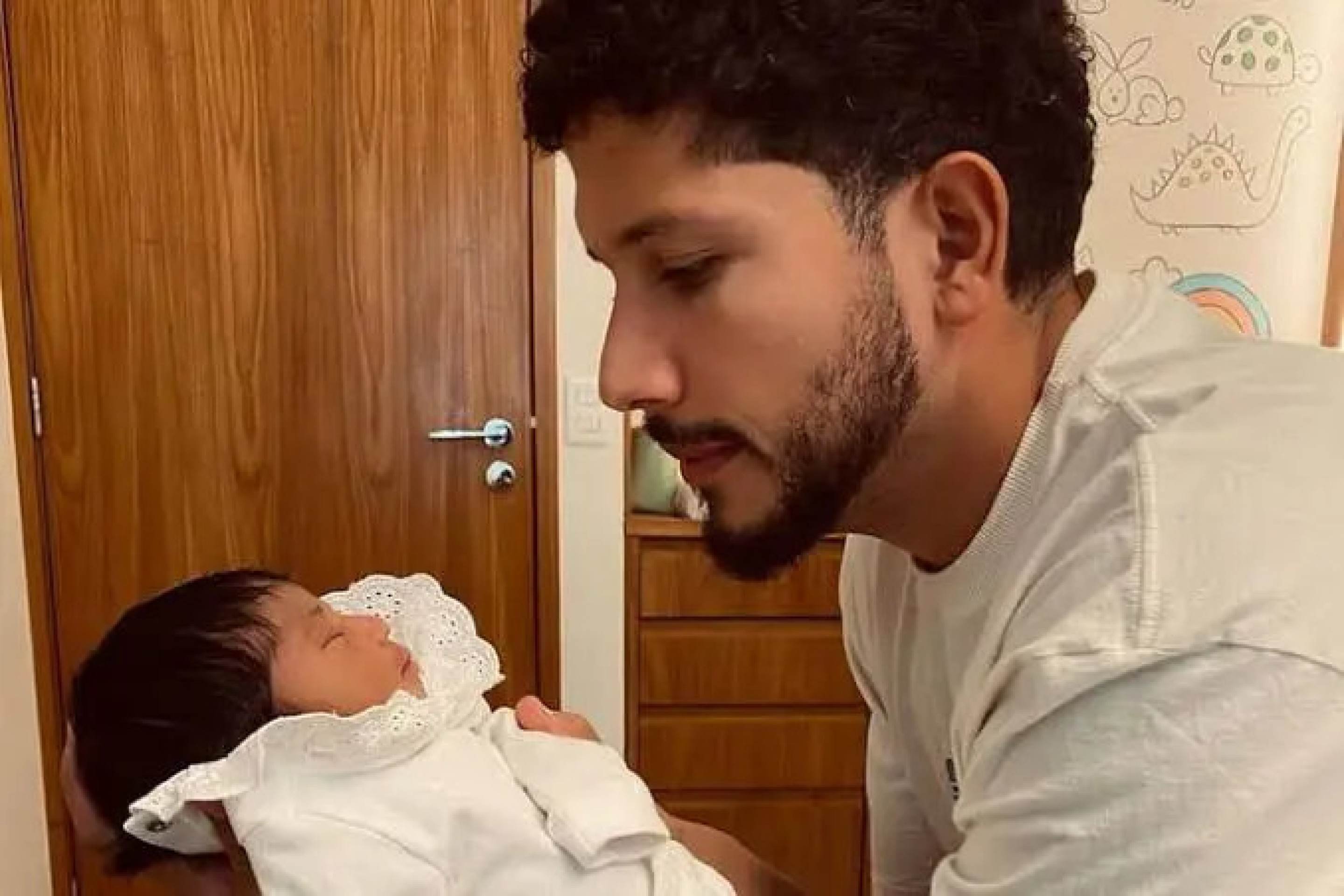 Yuri Lima compartilha foto de Nala fantasiada e encanta a web; veja