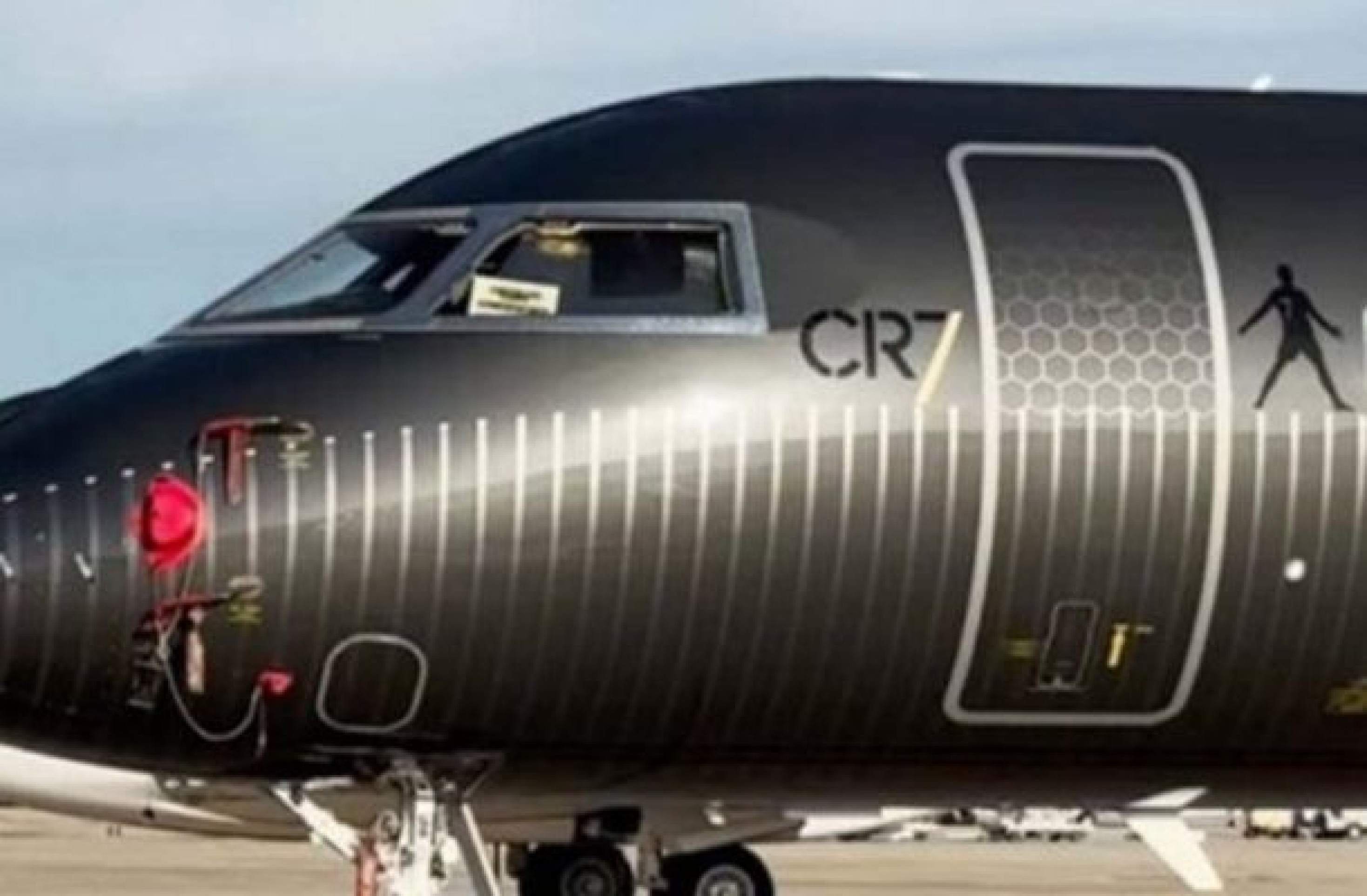 Jatinho de Cristiano Ronaldo, avaliado em mais de R$ 435 milhões, fica preso em aeroporto