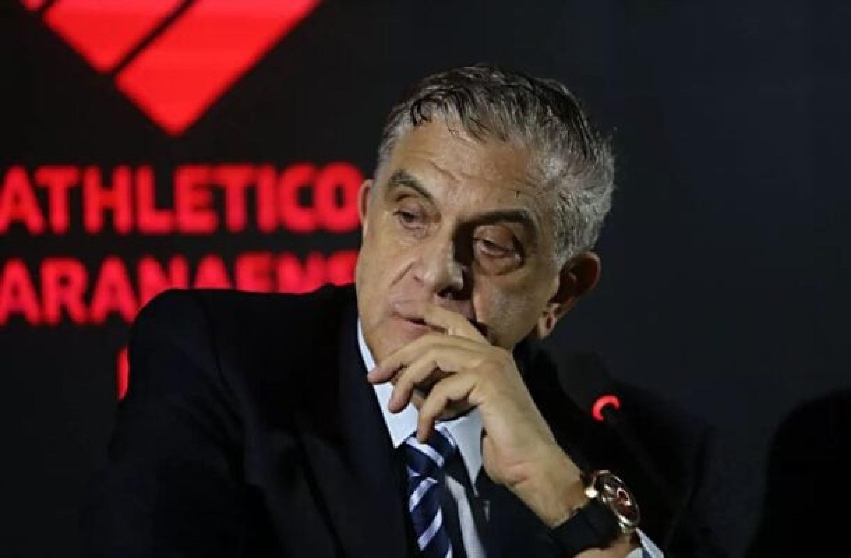 Petraglia culpa Fernandinho e Cuca por rebaixamento do Athletico
