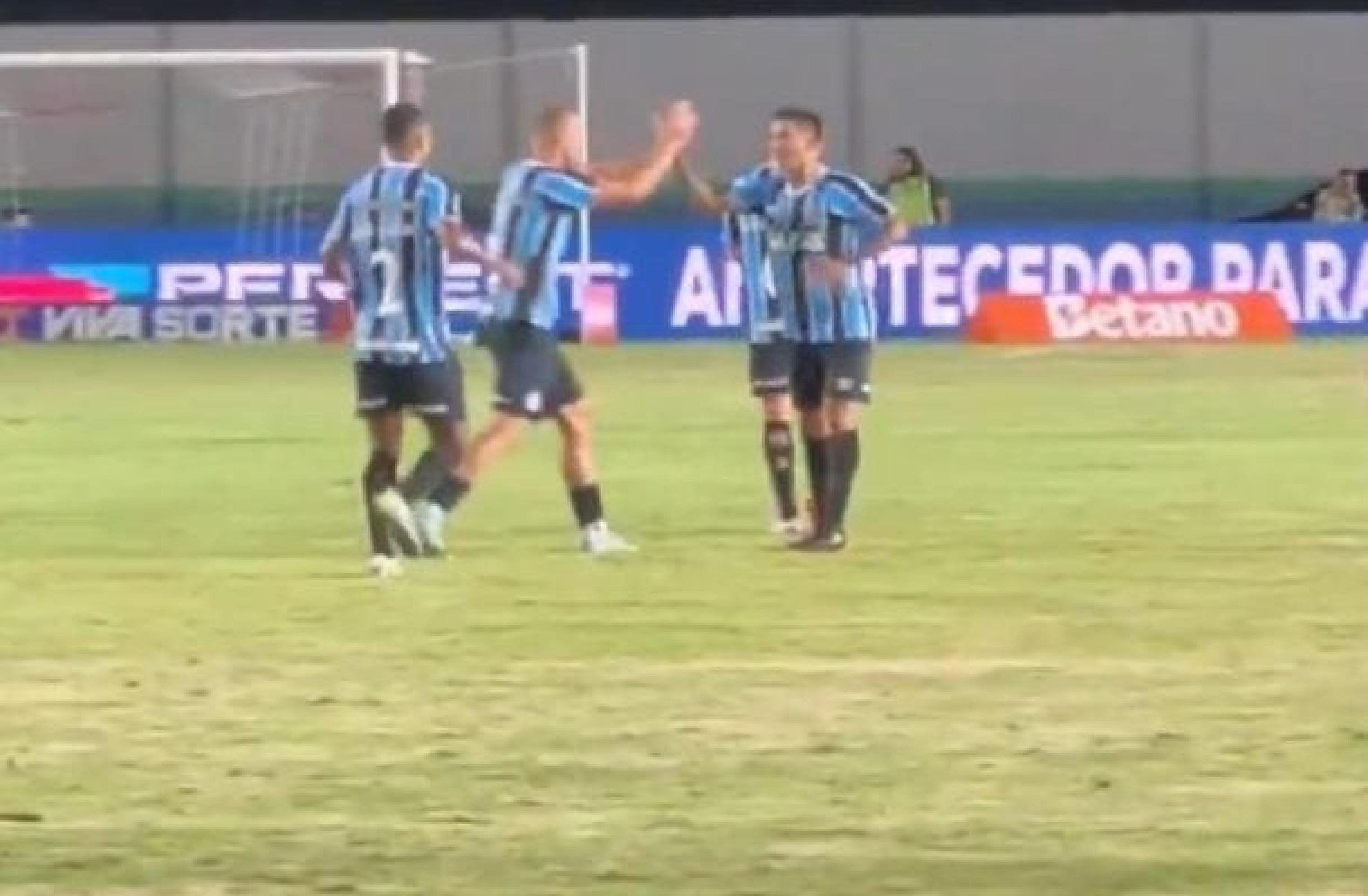 Grêmio sofre, mas elimina o São Raimundo nos pênaltis