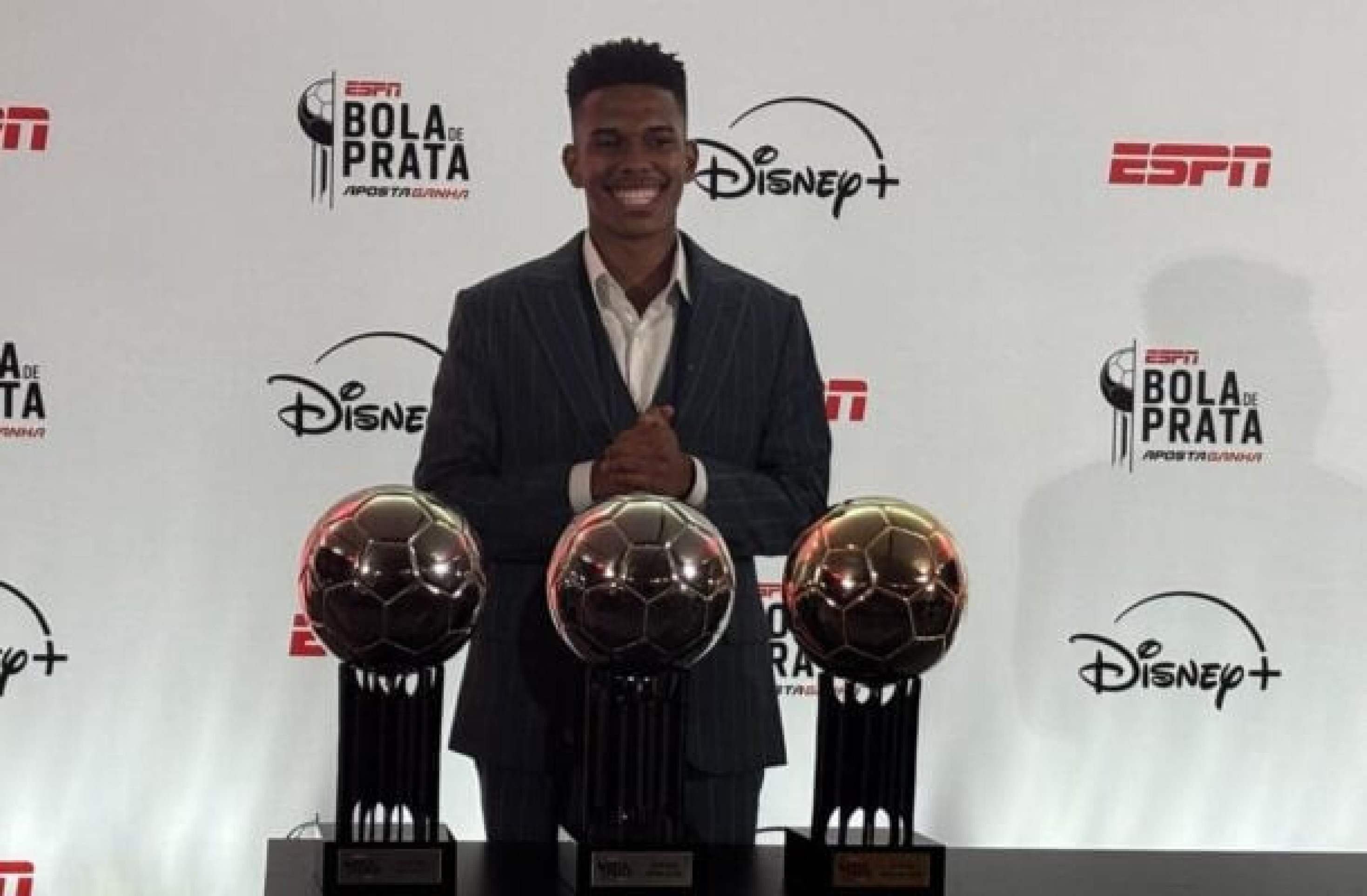 Recorde! Jovem da base do Palmeiras quebra marca de Estêvão em contrato com a Nike