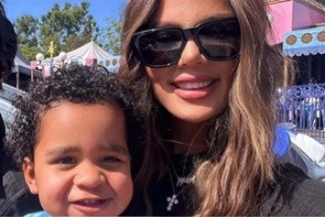 Babá brasileira ensina português ao filho de Kloe Kardashian