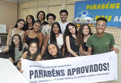 Até o momento, 71 estudantes saíram do ensino médio direto para o superior neste ano, com o incentivo do Núcleo de Apoio aos Vestibulandos (Nave). A maioria passou em mais de uma seleção, totalizando 107 aprovações -  (crédito: Minervino Júnior/CB/D.A.Press)