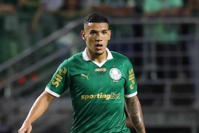 Naves tem oportunidade de se firmar no Palmeiras antes de aumentar concorrência