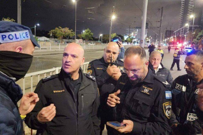 O que se sabe sobre explosão de ônibus em Israel - (crédito: BBC Geral) O que se sabe sobre explosão de ônibus em Israel - (crédito: BBC Geral)