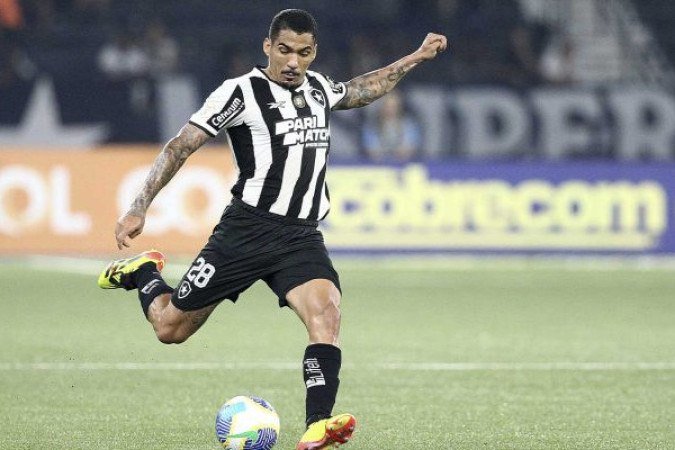 ALLAN - Frágil na marcação, com a bola nos pés, falhou em passes de cinco metros. Ruim em todos os aspectos. Assim, no segundo tempo,  perdeu a vaga para Rwan - NOTA: 0,5 - Foto: Vitor Silva/Botafogo  