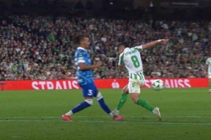 Vitor Roque em ação pelo Betis na Liga Conferência - (crédito: Foto: Reprodução) Vitor Roque em ação pelo Betis na Liga Conferência - (crédito: Foto: Reprodução)