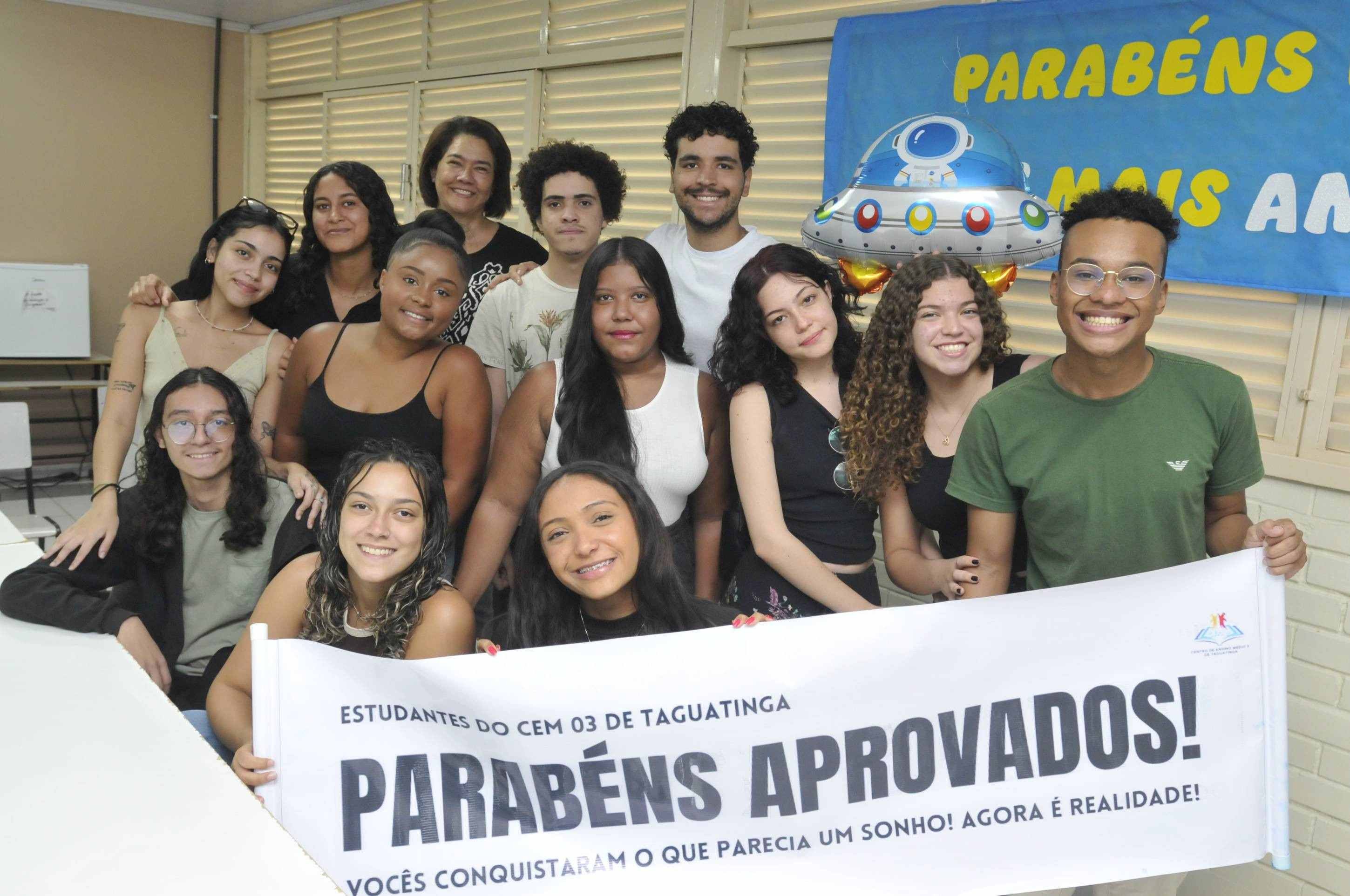 Escola pública de Taguatinga celebra mais de 100 aprovações no ensino superior