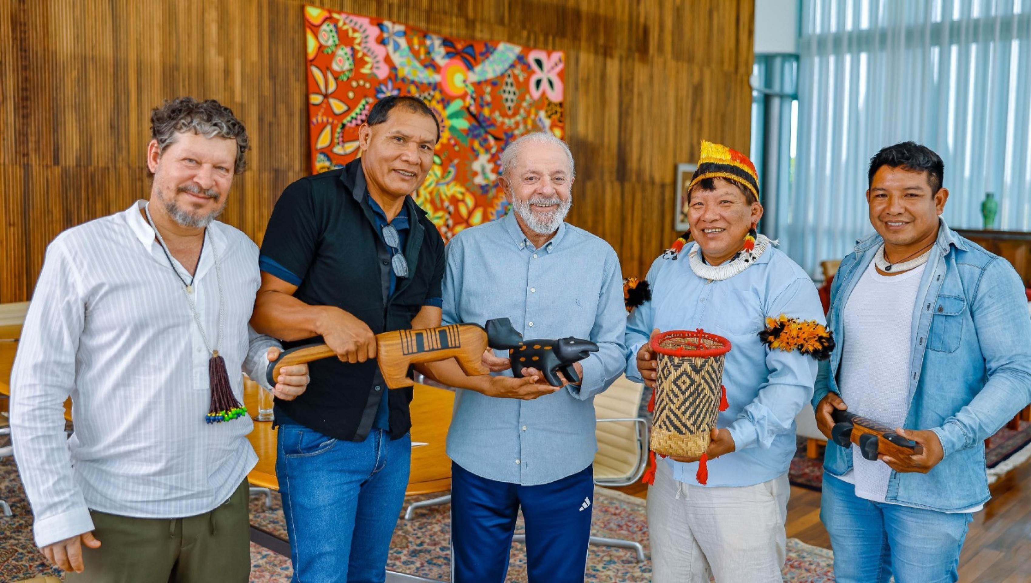 No Alvorada, Lula recebe lideranças indígenas e promete visita ao Xingu