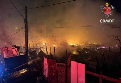 Incêndio em 30 barracos deixa moradores desabrigados