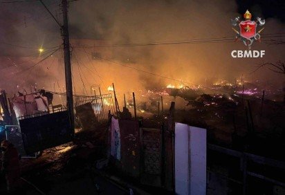 Incêndio em 30 barracos deixa moradores desabrigados