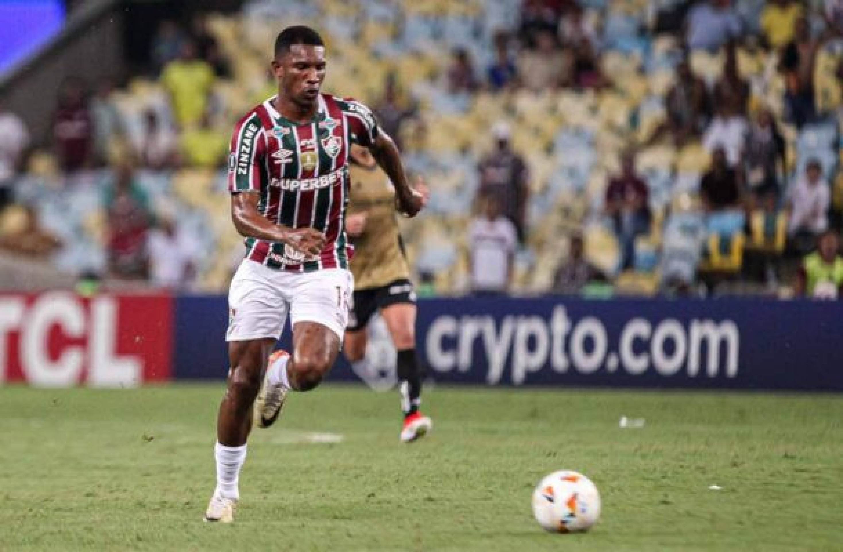 Lelê, do Fluminense, encaminha saída para o Ceará