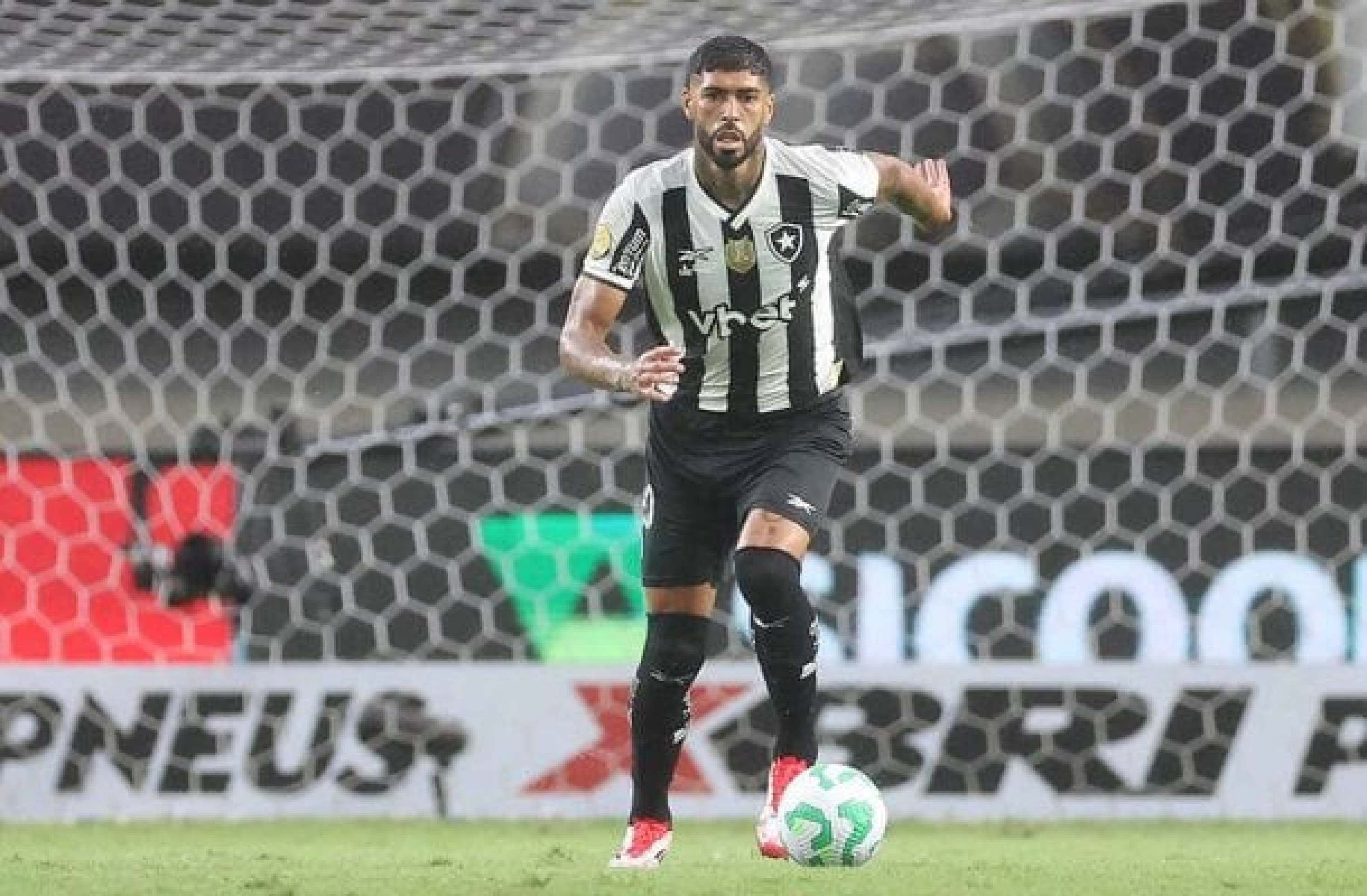 Barboza e Alex Telles cumprem punição contra o Vasco