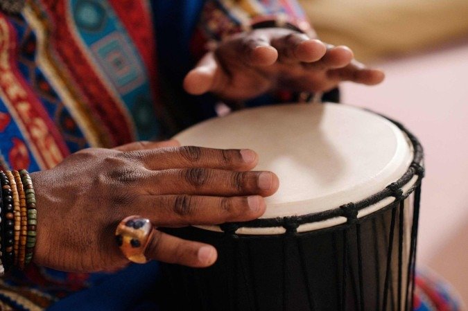 Os tambores ressoam como corações pulsantes, ecoando histórias que o tempo jamais apagará - (crédito: arquivo pessoal) Os tambores ressoam como corações pulsantes, ecoando histórias que o tempo jamais apagará - (crédito: arquivo pessoal)