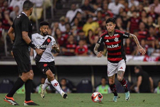 Pulgar em ação na vitória do Flamengo sobre o Vasco pelo Campeonato Carioca - (crédito: Foto: Gilvan de Souza/Flamengo) Pulgar em ação na vitória do Flamengo sobre o Vasco pelo Campeonato Carioca - (crédito: Foto: Gilvan de Souza/Flamengo)