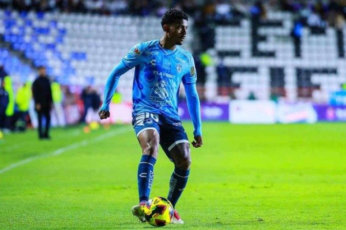 John Kennedy se destaca em pouco tempo com a camisa do Pachuca, do México -  (crédito: Foto: Manuel Velasquez/Getty Images)