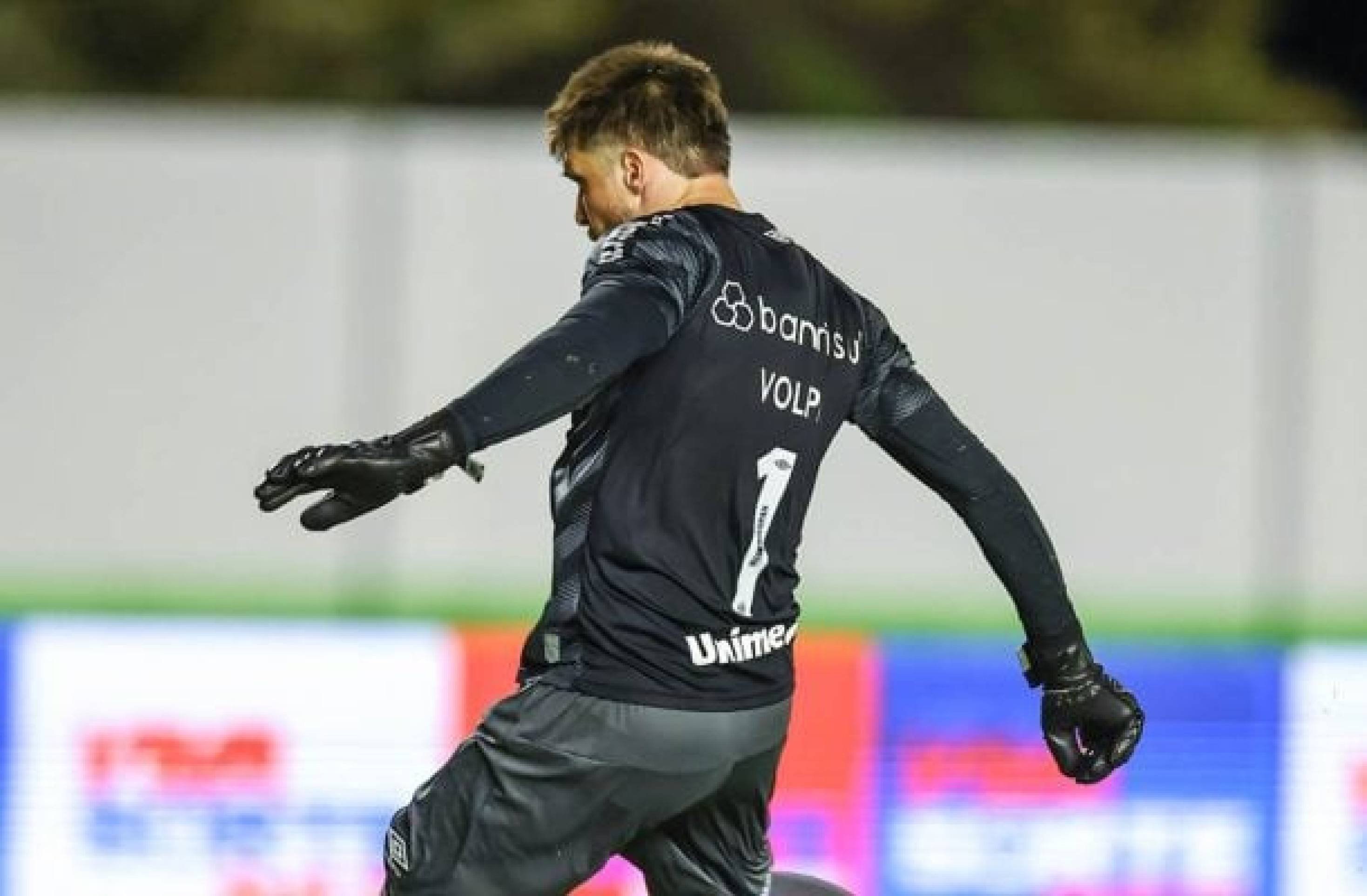 Volpi comemora nascimento da filha e noite de herói na Copa do Brasil