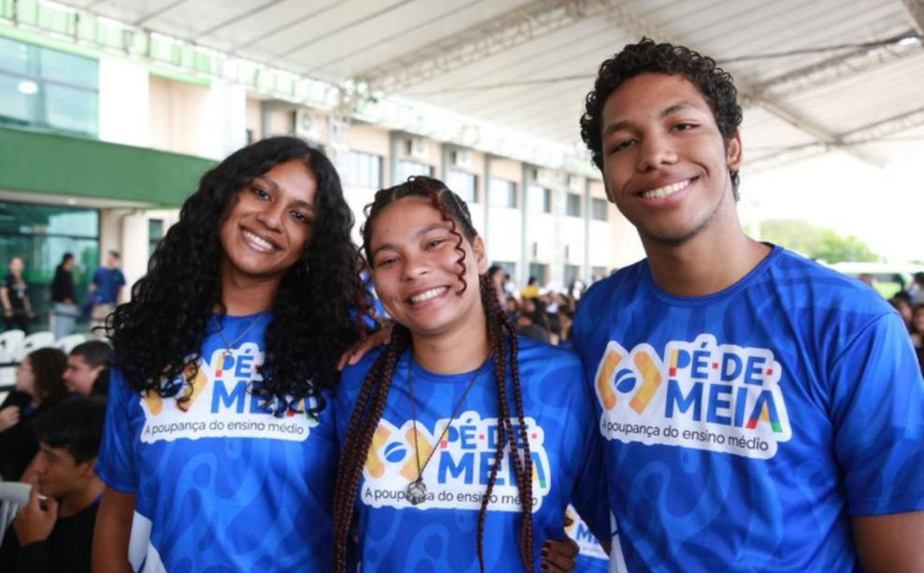 MEC divulga calendário de pagamentos do Pé-de-Meia para alunos do ensino médio