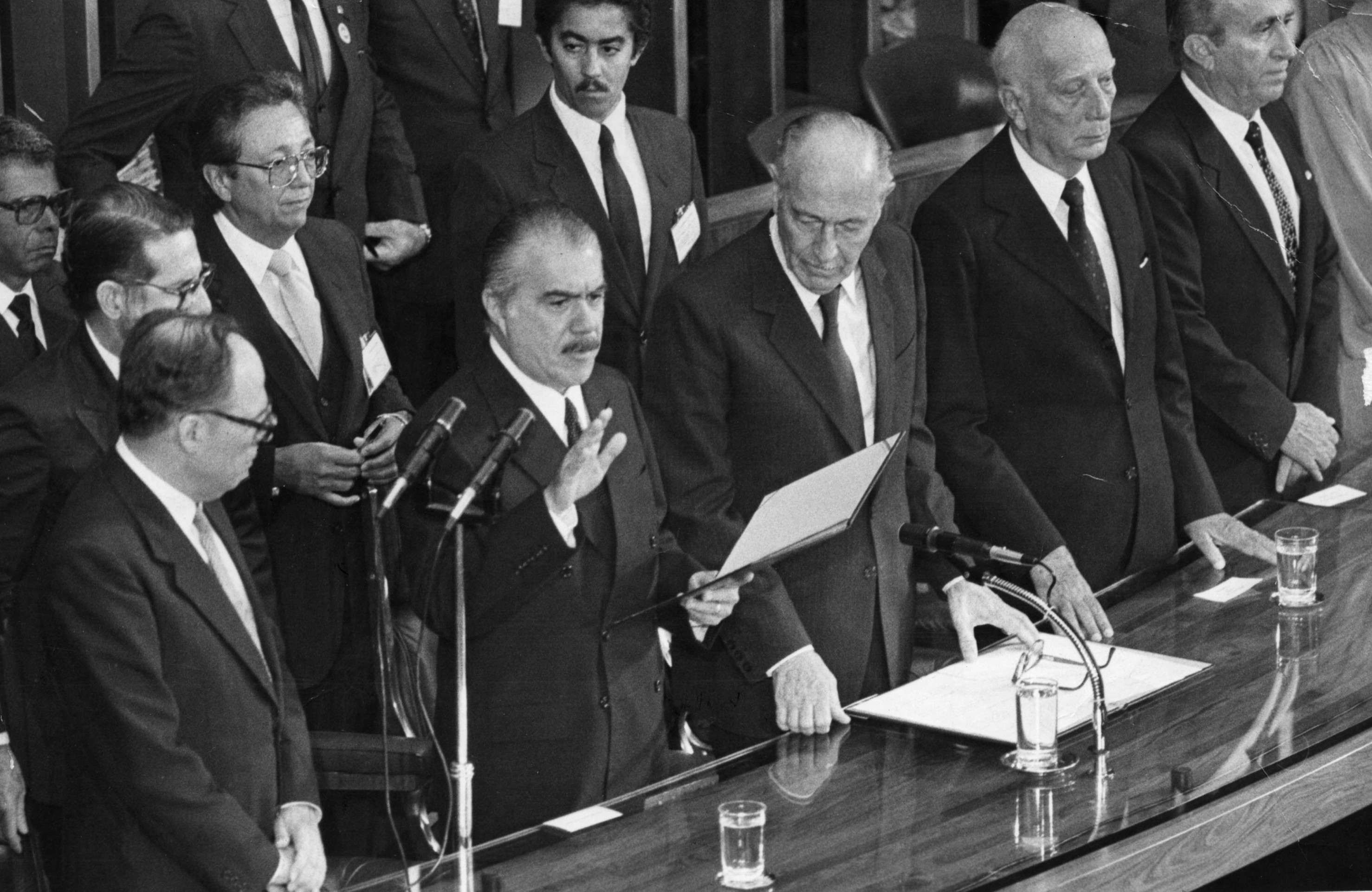 Seminário sobre os 40 anos da democracia brasileira terá homenagem a José Sarney