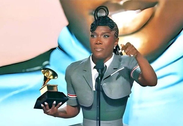 Reprodução do Youtube Canal Recording Academy / GRAMMYs