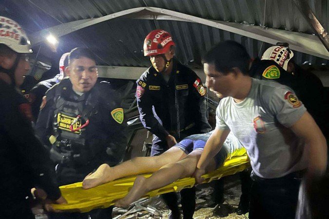 Os 74 feridos, incluindo 11 em estado grave, foram levados para hospitais e clínicas da região - (crédito: Handout / La Libertad Police Region / AFP) Os 74 feridos, incluindo 11 em estado grave, foram levados para hospitais e clínicas da região - (crédito: Handout / La Libertad Police Region / AFP)
