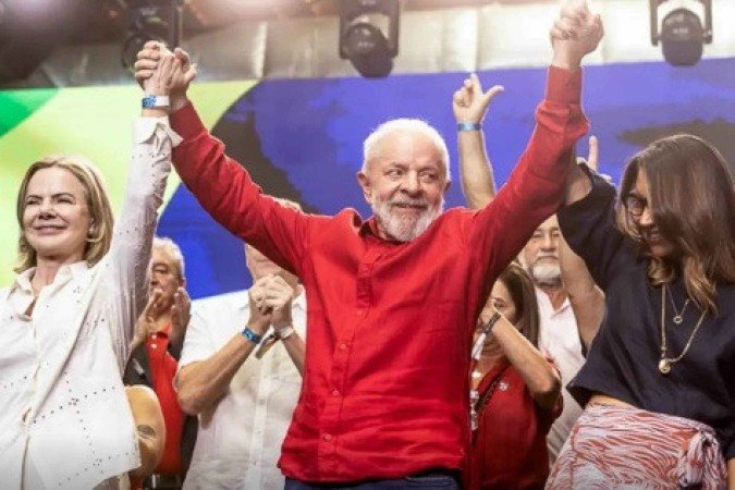 Gelsi Hoffmann, Lula e Janja na festa dos 45 anos do PT - (crédito: Divulgação/PT) Gelsi Hoffmann, Lula e Janja na festa dos 45 anos do PT - (crédito: Divulgação/PT)