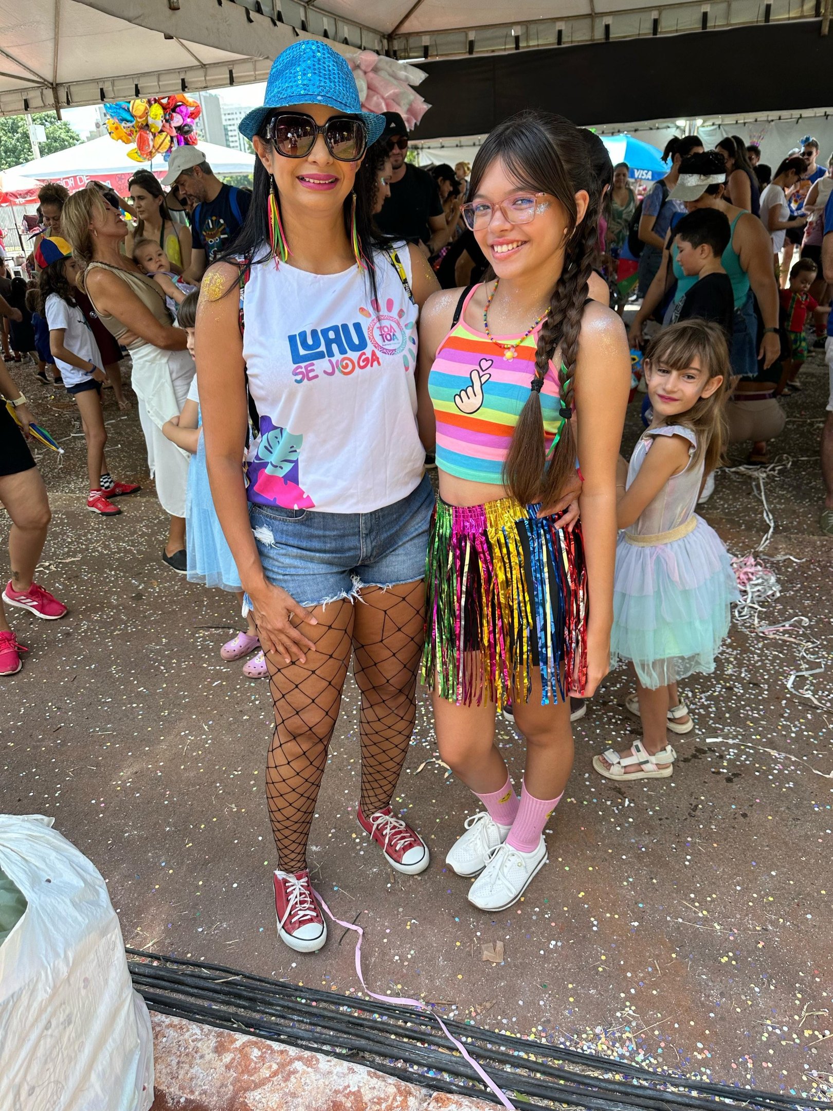 Janaína Brito foi às ruas pular com a filha Laura Aparecida, 12 
