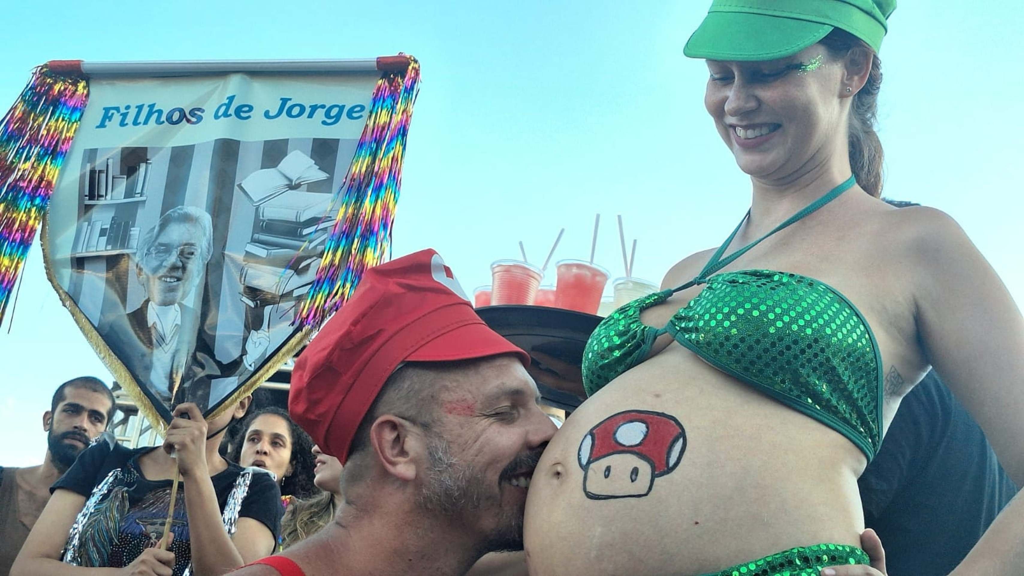 O casal Thayssa Lamas e Raphael Wahrendorff: novo folião a caminho