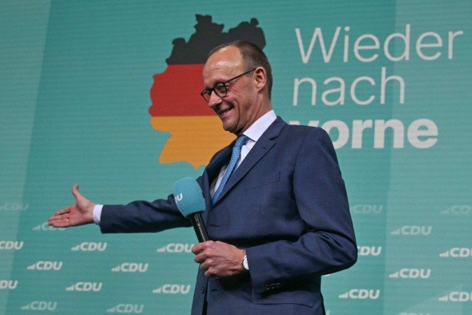 O primeiro-ministro alemão, Friedrich Merz, destacou que o novo acordo comercial com os EUA evita danos à economia exportadora da Alemanha e garante previsibilidade nas relações internacionais -  (crédito:  AFP)