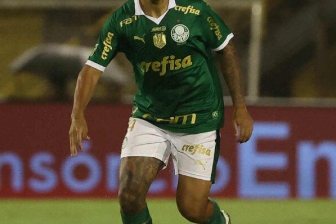 NAVES - Com os desfalques de Murilo e Gómez, assumiu a responsabilidade de liderar a zaga. Fazia boa atuação até deixar Léo Gamalho subir livre para anotar o gol do segundo empate do Leão. - NOTA 5,0 - Foto: Cesar Greco/Palmeiras