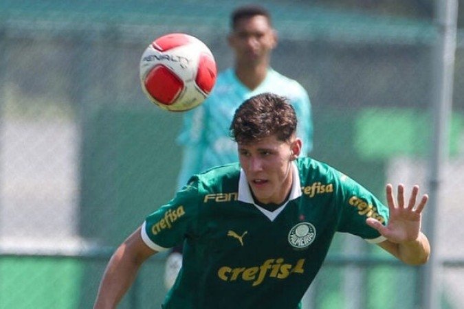 BENEDETTI - Superou o nervosismo inicial para se tornar um dos destaques da equipe com seus 1,97m de altura. Contribuiu com ótimos desarmes dando combate dentro e fora da área. Também deu trabalho na frente em duas finalizações de cabeça. NOTA 6,5 - Foto: Fabio Menotti/Palmeiras/by Canon