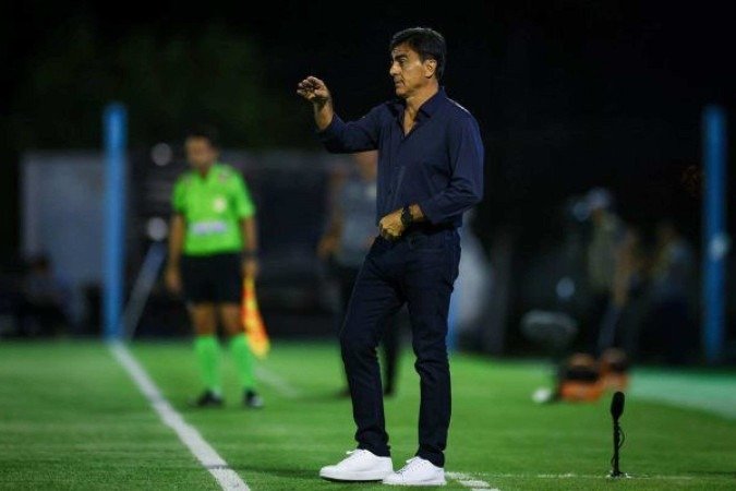 Técnico Gustavo Quinteros foi outro a reclamar de arbitragem em jogo do Grêmio - (crédito: Foto: LUCAS UEBEL/GREMIO FBPA) Técnico Gustavo Quinteros foi outro a reclamar de arbitragem em jogo do Grêmio - (crédito: Foto: LUCAS UEBEL/GREMIO FBPA)