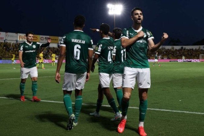 FLACO LÓPEZ - Fez o primeiro gol da noite ao se livrar dos marcadores e aproveitar rebote do goleiro. Entretanto, falhou em outras duas conclusões. Depois limitou-se a disputar espaço com os zagueiros. - NOTA 6, 0 - Foto: Cesar Greco/Palmeiras