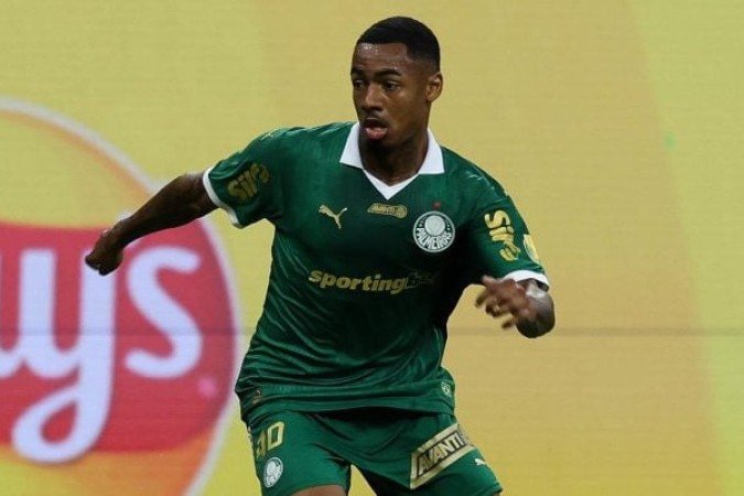 ALLAN -   O garoto mostrou que tem estrela e disposição para jogar onde for preciso. Inicialmente, ocupou a ponta esquerda, que estava com Facundo Torres. Depois caiu para o meio de campo e terminou a partida dentro da área, como um centroavante para anotar o terceiro gol alviverde, o da classificação. - NOTA 7,5 - Foto: Cesar Greco/Palmeiras