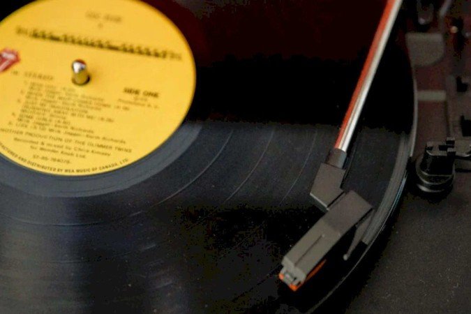 O processo de uma iniciativa sobre discos de vinil que resultou em processo - (crédito: Divulgação) O processo de uma iniciativa sobre discos de vinil que resultou em processo - (crédito: Divulgação)
