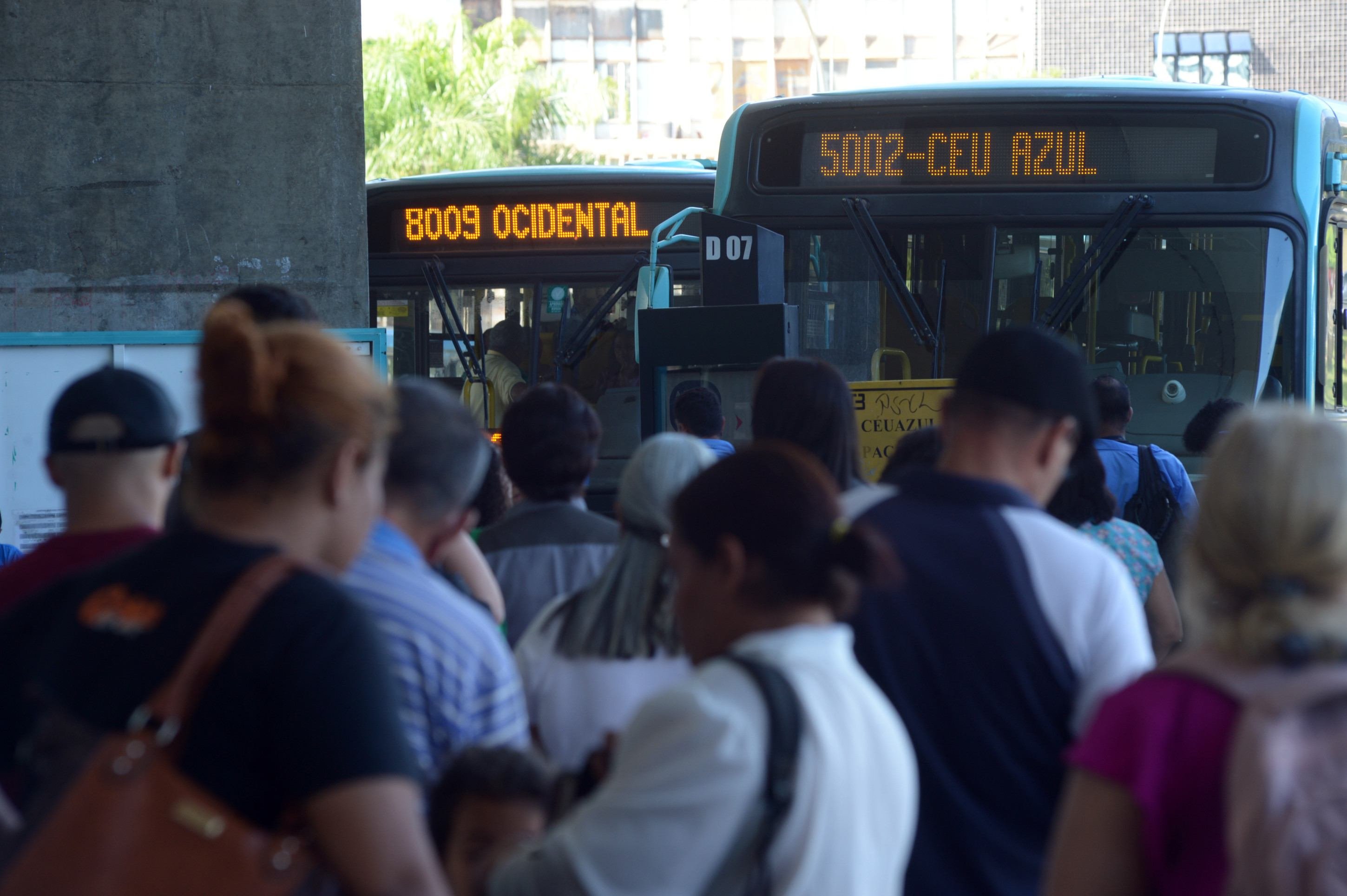 Passageiros reclamam de tarifa alta e ônibus sem qualidade no Entorno