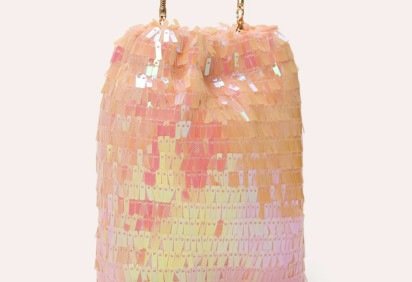 Bolsa phone bag de paetê rosa, da C&A (R$ 99,99) -  (crédito: Reprodução/C&A) -Bolsa phone bag de paetê rosa, da C&A (R$ 99,99) -  (crédito: Reprodução/C&A)