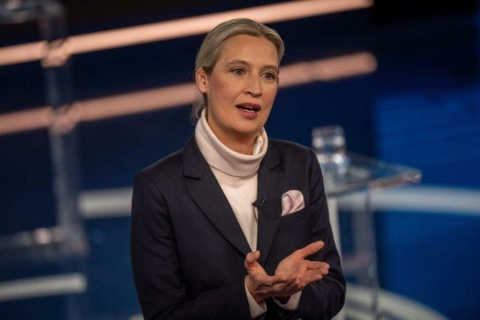 Elon Musk apareceu em comícios de Weidel por videoconferência declarando apoio à AfD - (crédito: Getty Images) Elon Musk apareceu em comícios de Weidel por videoconferência declarando apoio à AfD - (crédito: Getty Images)