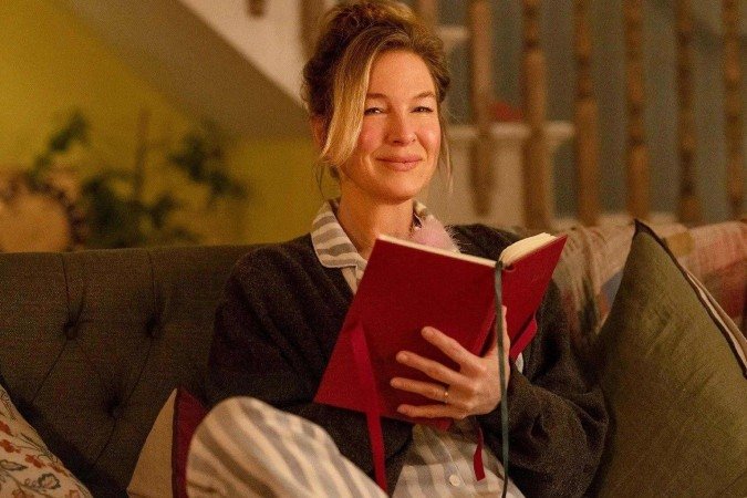 'Bridget Jones: Louca pelo Garoto' apresenta um romance entre a personagem-título e um supervisor de parques, interpretado por Leo Woodall - (crédito: Universal Pictures) 'Bridget Jones: Louca pelo Garoto' apresenta um romance entre a personagem-título e um supervisor de parques, interpretado por Leo Woodall - (crédito: Universal Pictures)