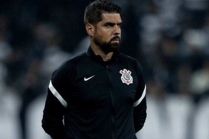 António Oliveira enquanto comandava o Corinthians em jogo na Neo Química Arena, pelo Brasileirão de 2024 - (crédito: Foto: Rodrigo Coca/Agência Corinthians) António Oliveira enquanto comandava o Corinthians em jogo na Neo Química Arena, pelo Brasileirão de 2024 - (crédito: Foto: Rodrigo Coca/Agência Corinthians)