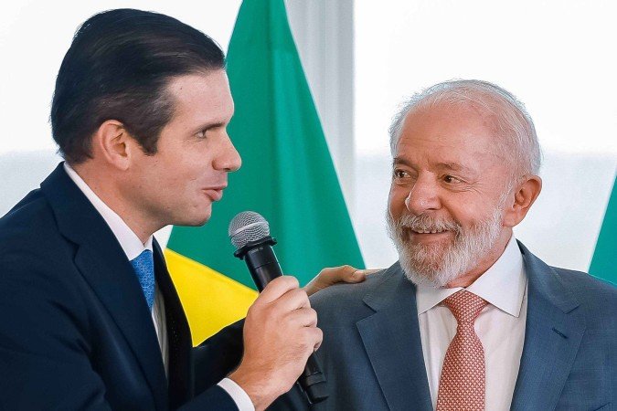 Hugo Motta (esq.) tem acenado tanto para o governo quanto para a oposição desde que assumiu a presidência da Câmara; na foto, o deputado com Lula (dir.) em 3 de fevereiro - (crédito: Ricardo Stuckert/Planalto) Hugo Motta (esq.) tem acenado tanto para o governo quanto para a oposição desde que assumiu a presidência da Câmara; na foto, o deputado com Lula (dir.) em 3 de fevereiro - (crédito: Ricardo Stuckert/Planalto)